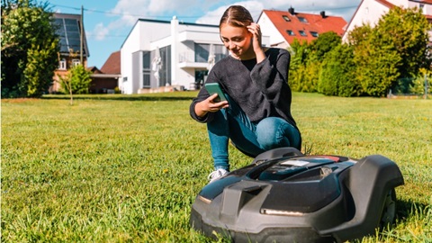 Tondre sa pelouse avec une tondeuse robot